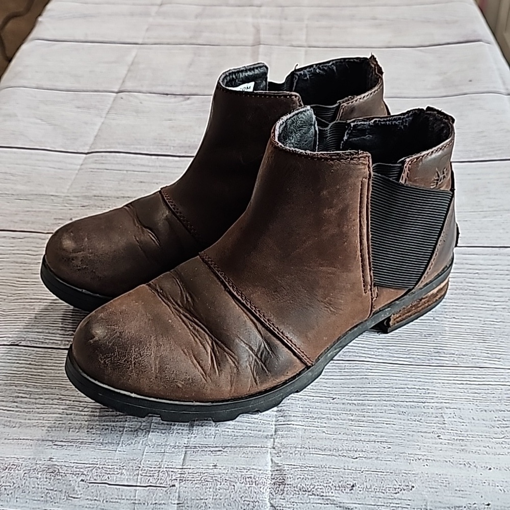 EUC Sorel 6.5 brown booties